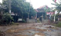 kondisi jalan yang rusak di Jalan Tanjungsari Raya, Pedurungan, Kota Semarang