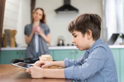 5 Tips Mengatasi Anak Kecanduan Gadget
