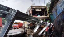 Akibat Jalanan Licin, Bus Sahabat Cirebon-Solo Kecelakaan di Tikungan Kuburan Tugurejo