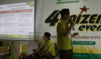 Peserta dari beberapa unit RSI Sultan Agung mengikuti festival KAIZEN sedang mempresntasikan mock up (rancangan) aplikasi IT